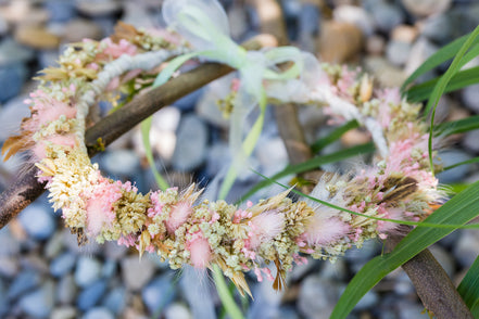 natürlicher Blumenkranz im boho stil aus Trockenblumen