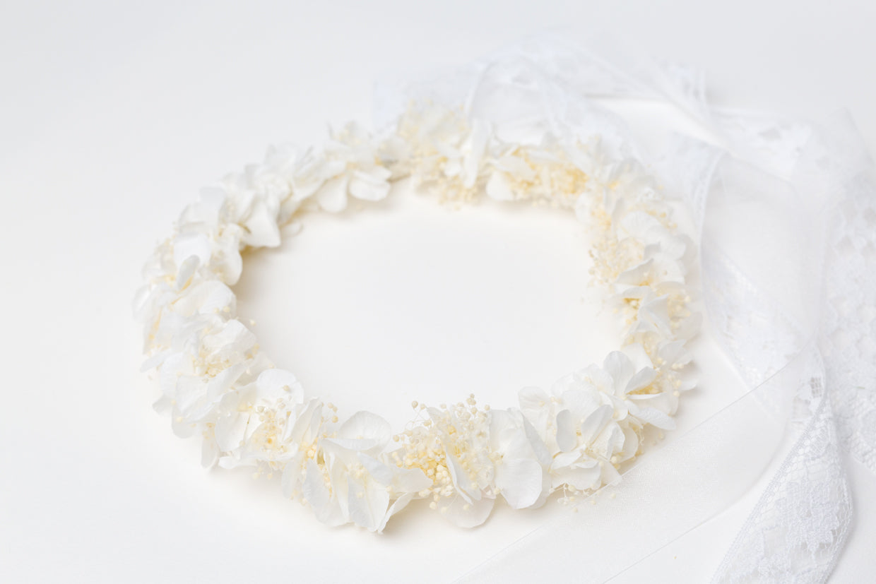 haarschmuck für die braut mit hortensie weiß
