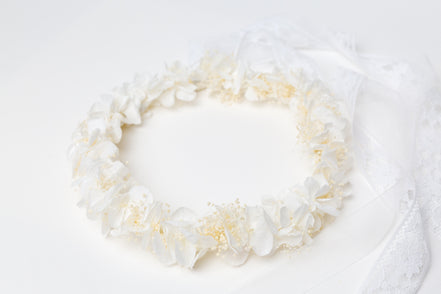 haarschmuck für die braut mit hortensie weiß
