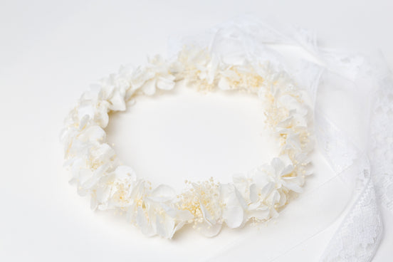 haarschmuck für die braut mit hortensie weiß