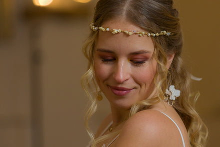hochzeit blumenkranz haare