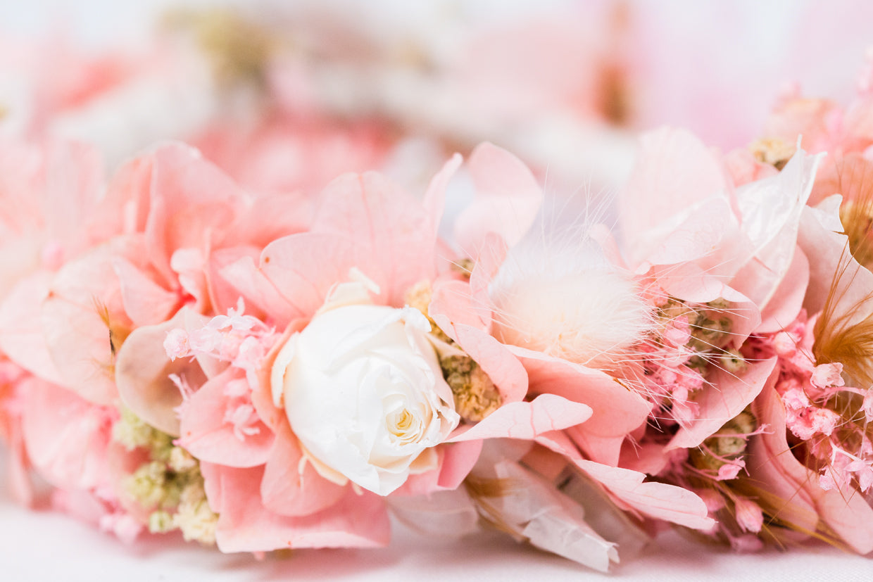 blumenkranz langhaltend hochzeit dirndl trockenkranz