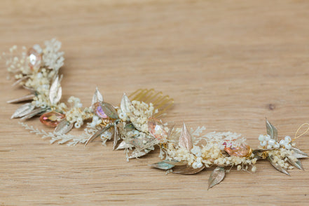 Braut Haarschmuck perlen und blumen hochzeit dirndl trachten haarschmuck blumen