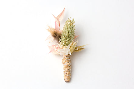 Anstecker aus Blumen für den Trauzeugen, zur Hochzeit für den Bräutigam