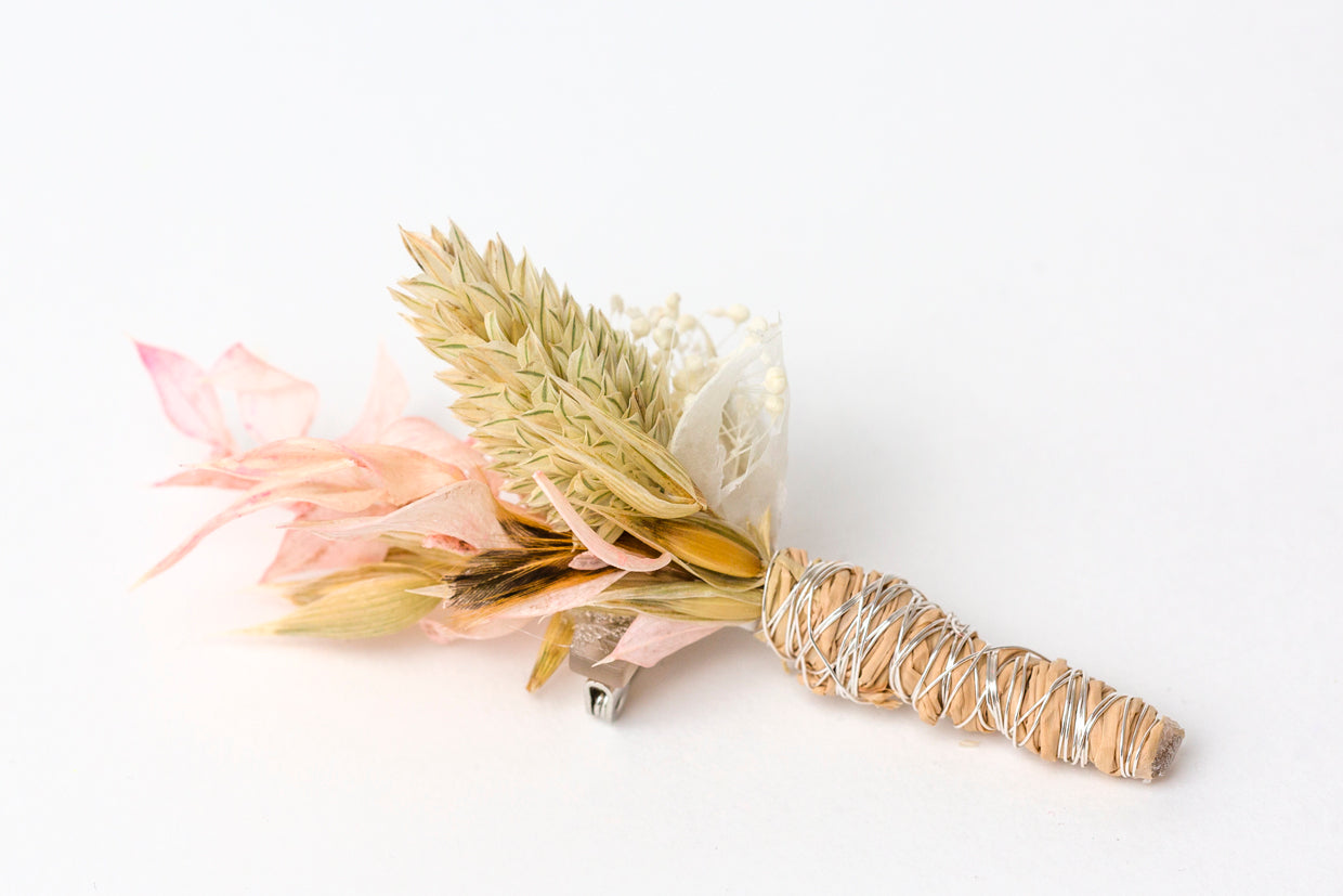 Anstecker Hochzeit aus Trockenblumen