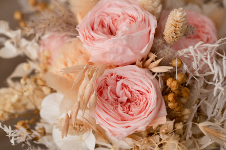 brautstrauß boho trockenblumen