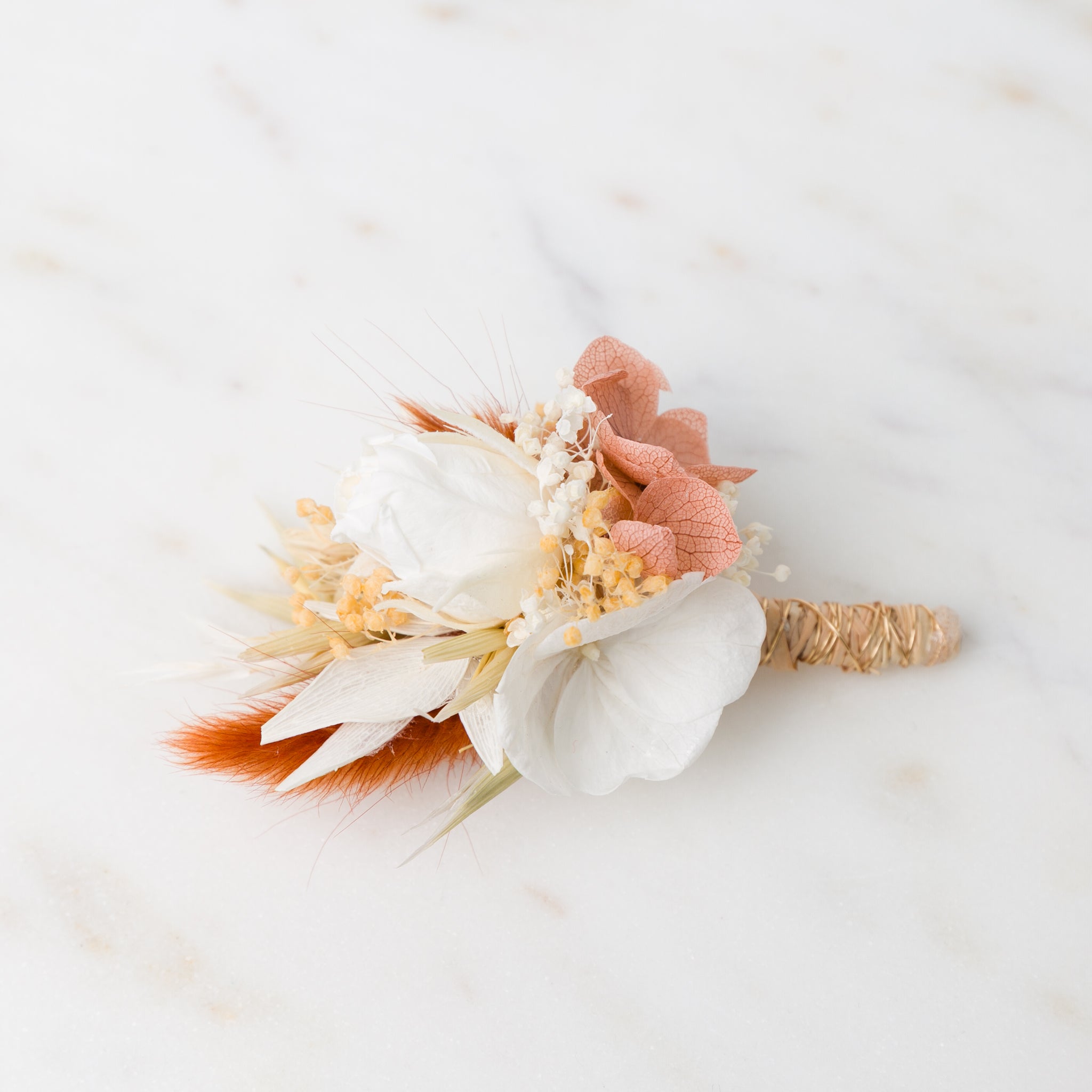 Trockenblumen Anstecker | zarte Rot, Rose & Aprikot Töne