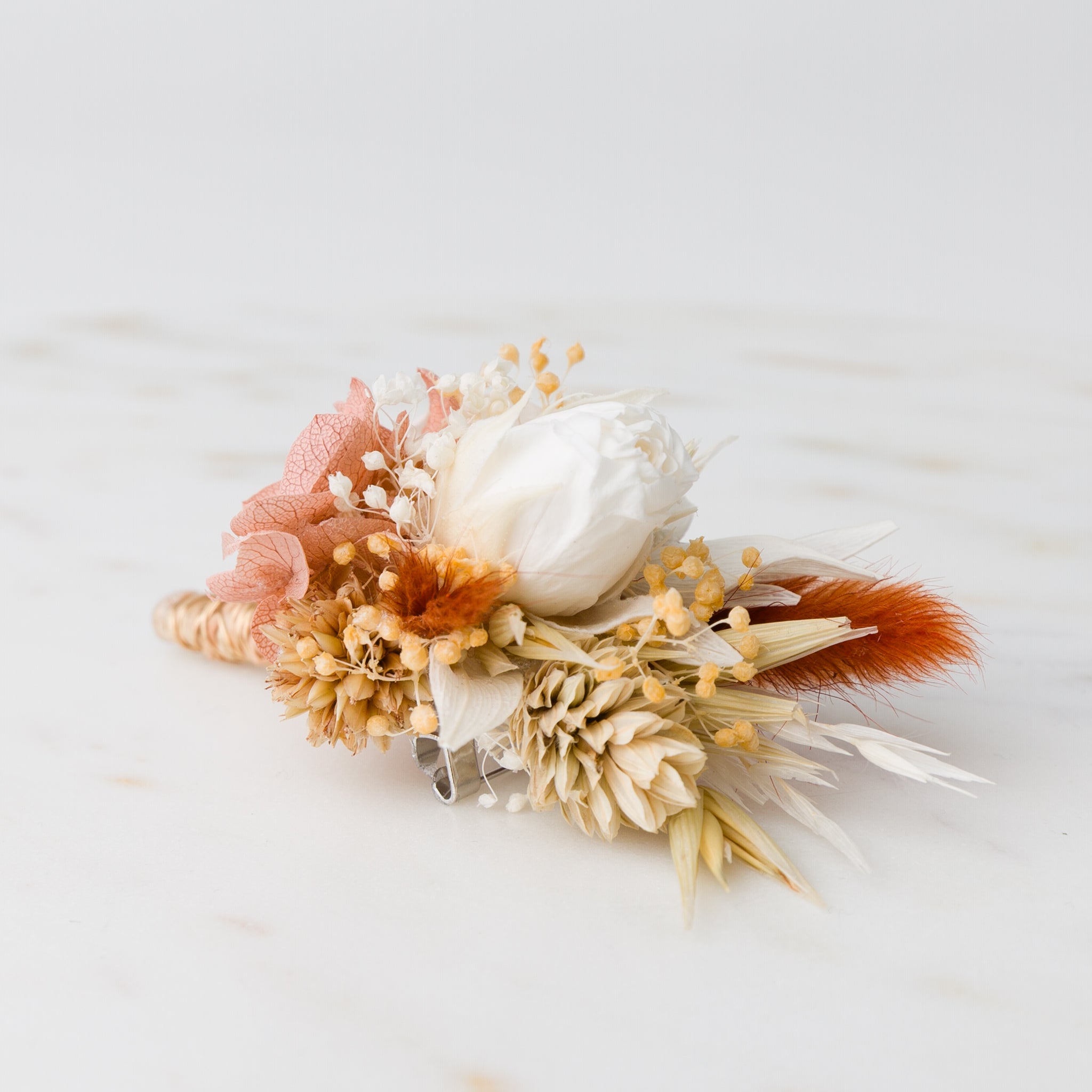 Trockenblumen Anstecker | zarte Rot, Rose & Aprikot Töne