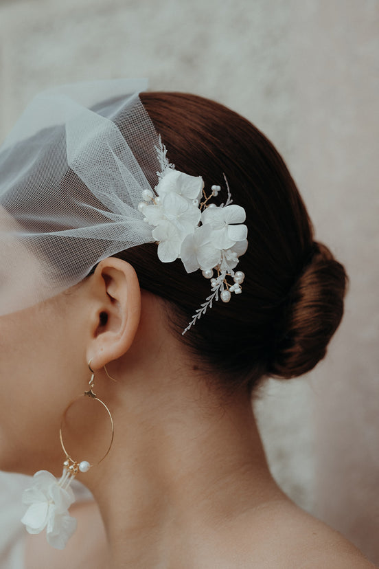 Braut Haarkamm Hochzeit mit Trockenblumen und Perlen in Weiß