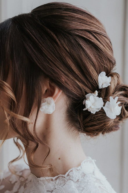 haarnadeln mit blumen