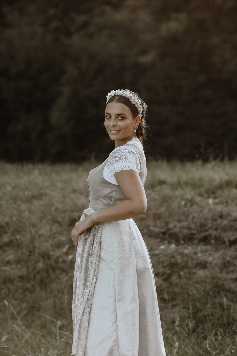 dirndl haarkranz harreif blumen hochzeit