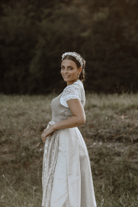 dirndl haarkranz harreif blumen hochzeit