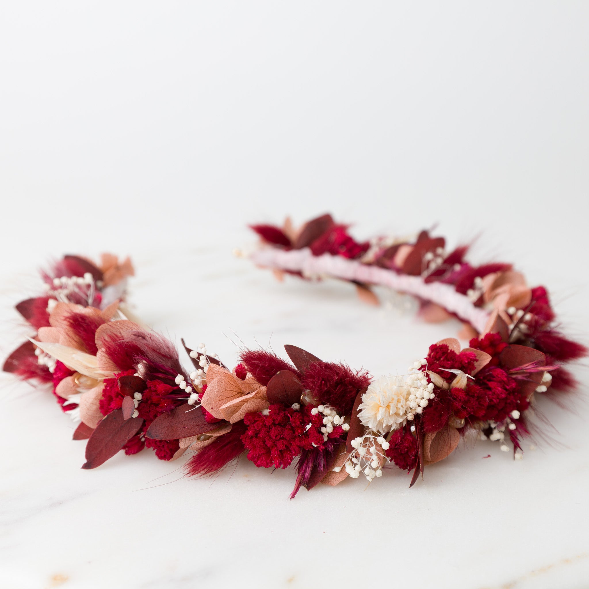 roter blumen haarschmuck
