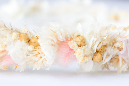blumenkranz zur hochzeit braut