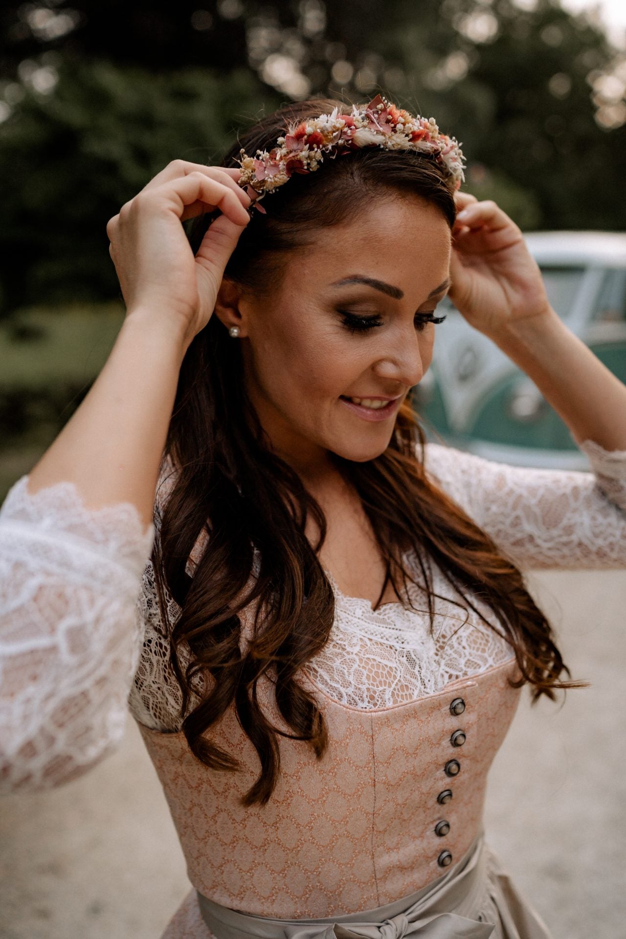 blumenhaarschmuck trockenblumen dirndl