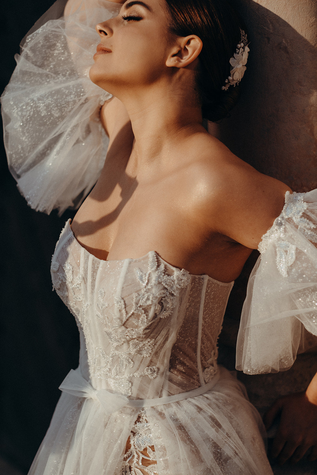 weißer blüten haarkamm hochzeit