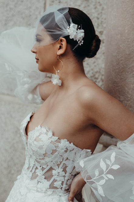 weißer haarkamm blumen hochzeit