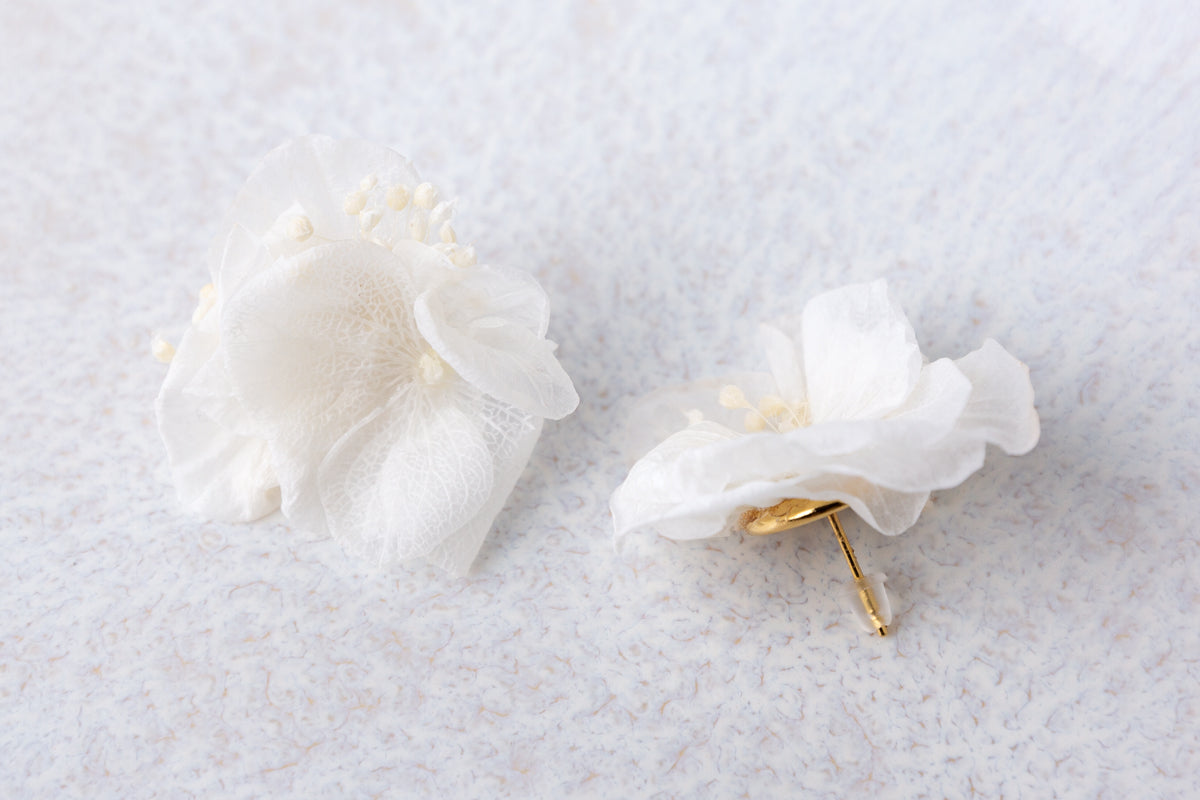 ohrstecker weiße blumen