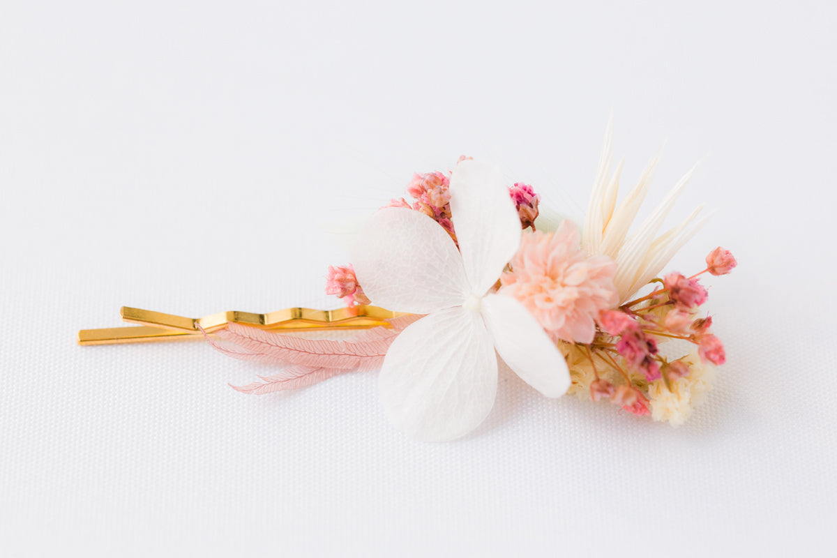 brautjungfern blumen im haar