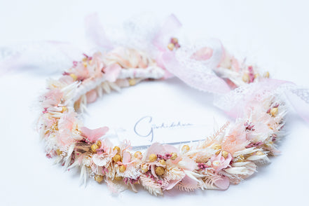 blumenkranz hochzeit dirndl trockenblumen