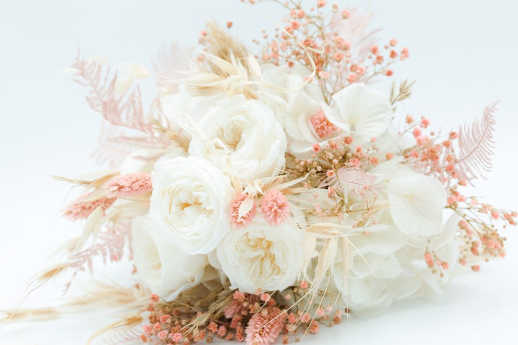 Künstlicher Brautstrauß Aus Seide - Weiße Pfingstrosen & Rosen Für Hochzeitsdekoration