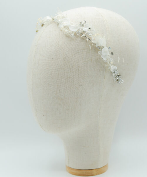 Alternative view of Blumenkrone zur Hochzeit mit zarten Perlen und Blüten