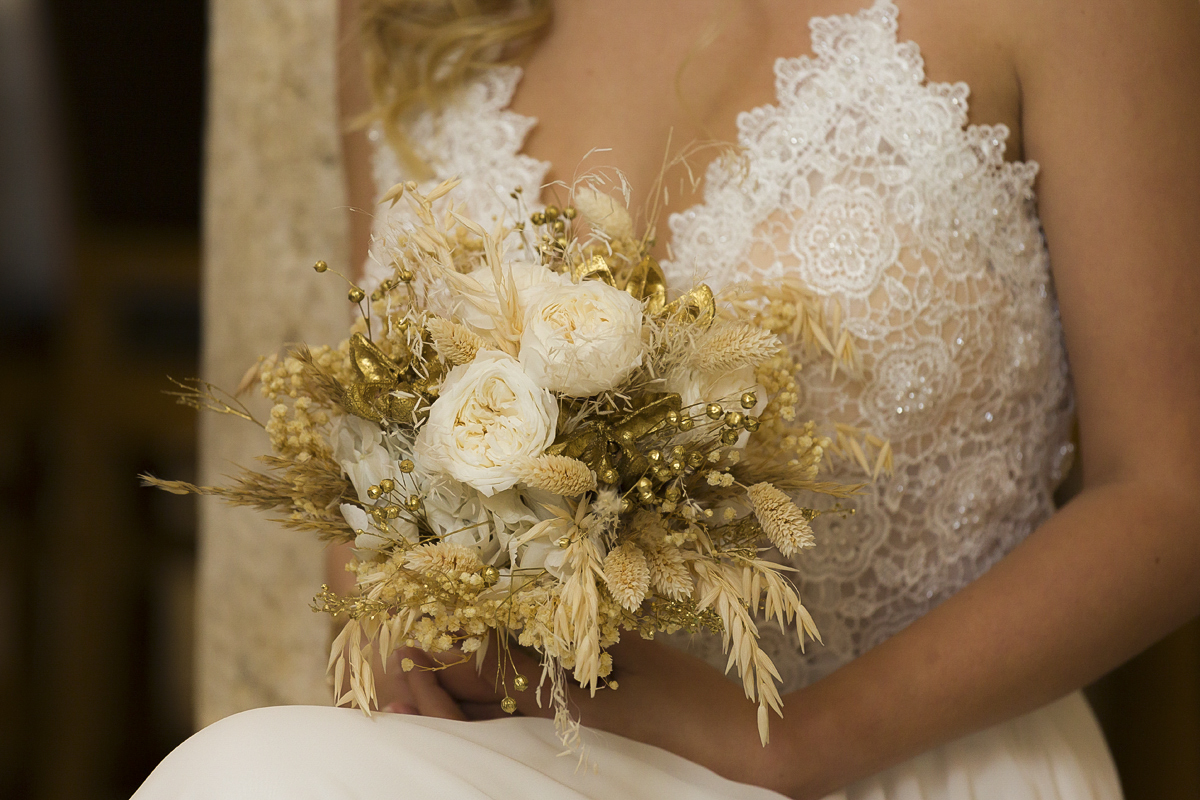 langhaltender Trockenblumen Brautstrauß