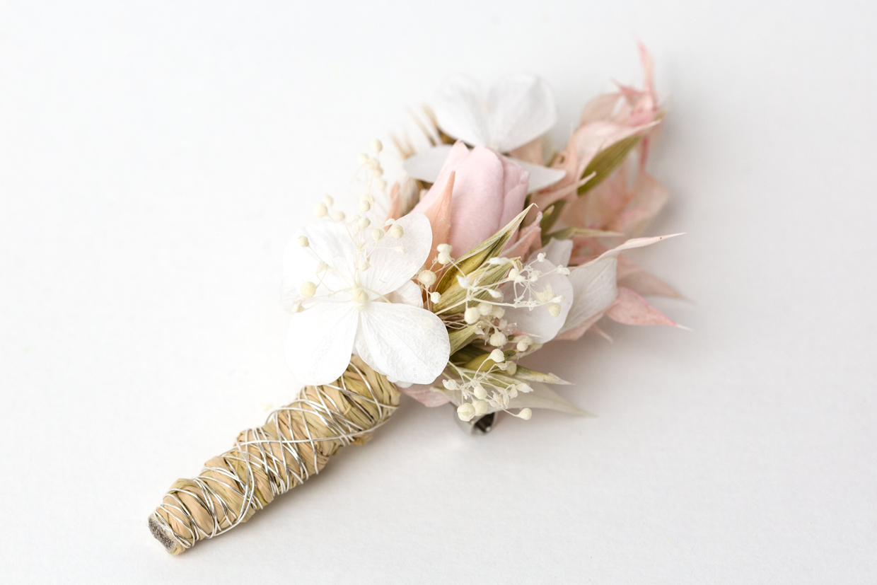 Blumenanstecker/ Anstecker mit Blüte  Chrysantheme creme Hochzeit  Neu 