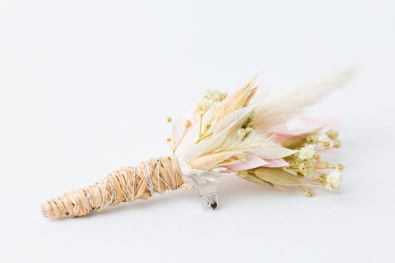 Anstecker aus Trockenblumen für Bräutigam oder Trauzeuge