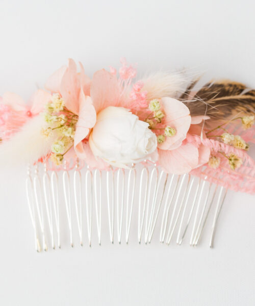 Haarkamm aus Trockenblumen für die Braut