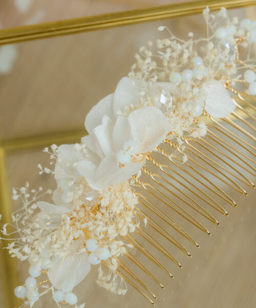 zarter haarschmuck braut blumen