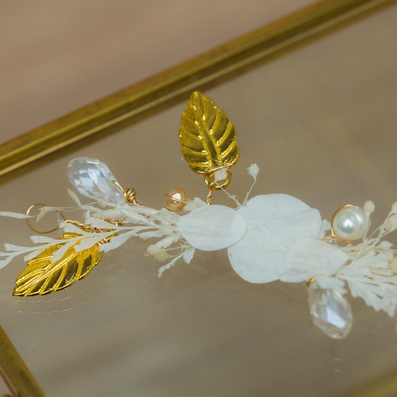 Perlenranke mit Blumen Braut Hinterkopf