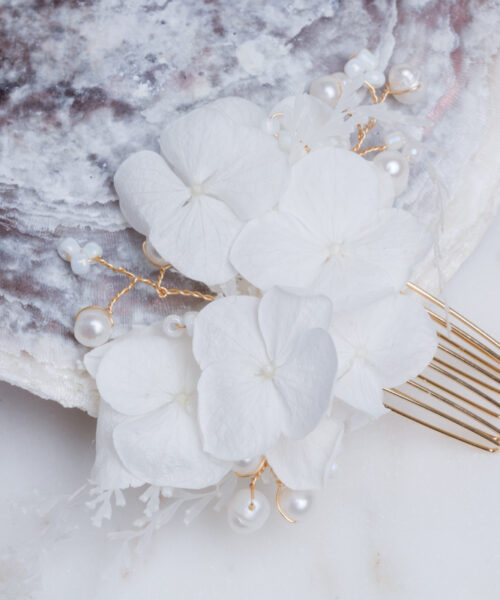 haarkamm seitlich ins haar blumen weiß