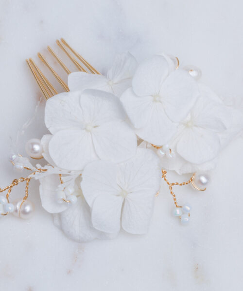 weißer blumen haarschmuck perlen hochzeit