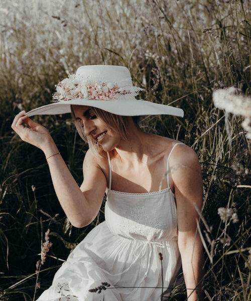 hutschmuck mit trockenblumen