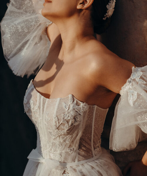 weißer blüten haarkamm hochzeit